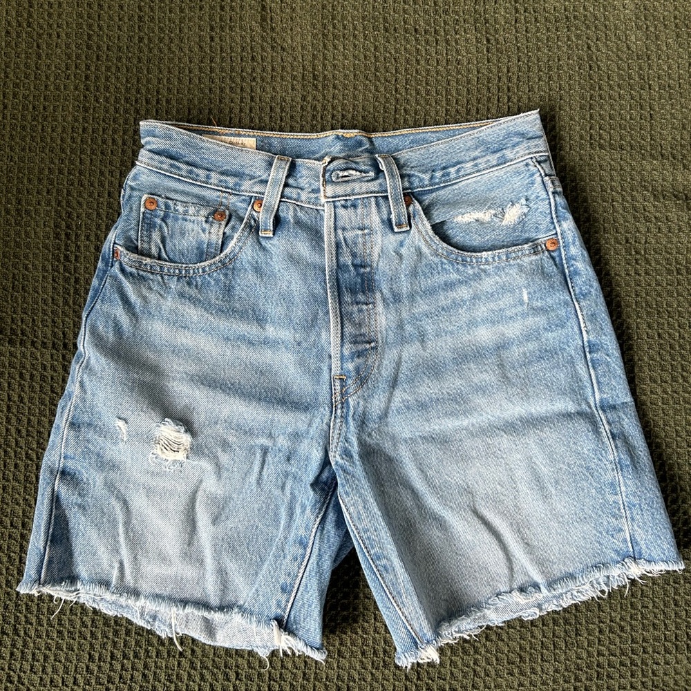 LEVIS mid shorts